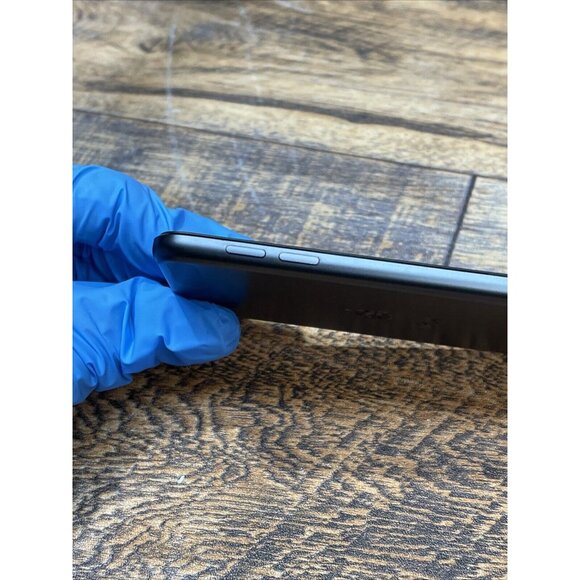 Apple iPod Touch 6th Generation Gray 32GB Model: A1574 W/ Cable & Adapter - Picture 7 of 7